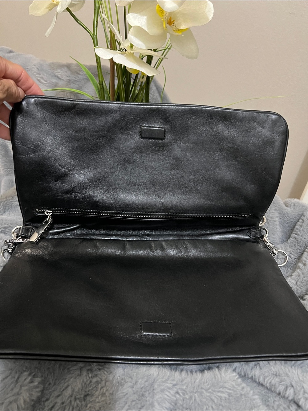 Tory Burch Reva $349 Black Leather Shoulder Bag Clutch Silver Logo EUC - Picture 6 of 10